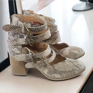 Beast fashion shoes size 6.5